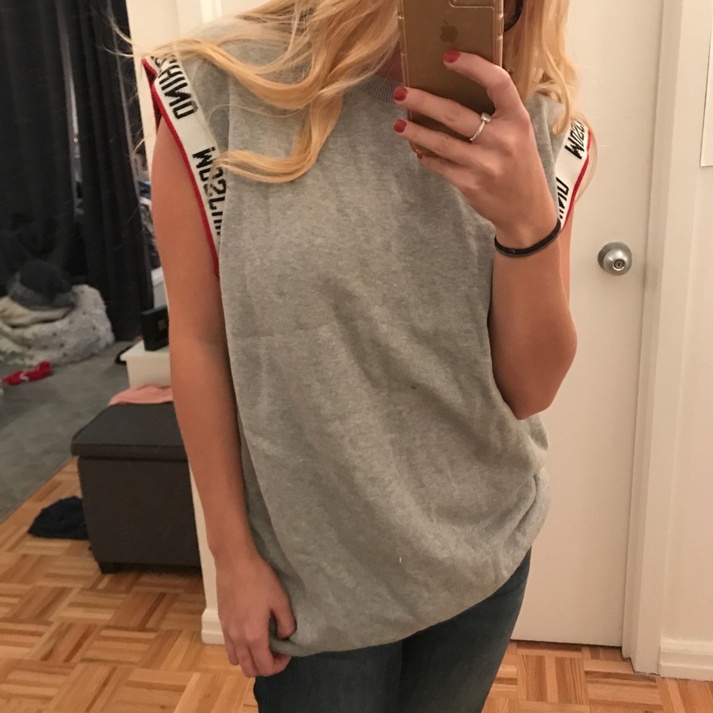 Short sleeve sweater